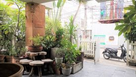 4 Bedroom Townhouse for sale in Wat Phraya Krai, Bangkok