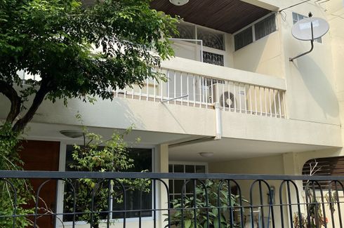 3 Bedroom Townhouse for rent in Khlong Tan Nuea, Bangkok