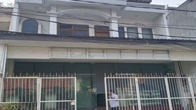 Rumah disewa dengan 5 kamar tidur di Tanjung Duren Selatan, Jakarta