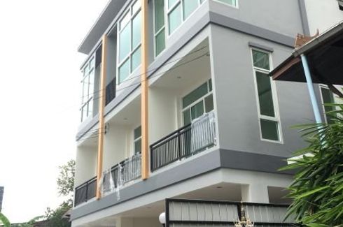 3 Bedroom House for sale in Sam Sen Nok, Bangkok near MRT Huai Khwang