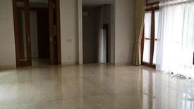 Rumah dijual dengan 5 kamar tidur di Jakarta Selatan, Jakarta