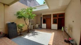 Rumah dijual dengan 6 kamar tidur di Babatan, Jawa Timur
