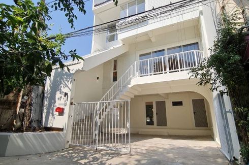 4 Bedroom House for rent in Khlongtan Nivet, Khlong Tan Nuea, Bangkok near Airport Rail Link Ramkhamhaeng