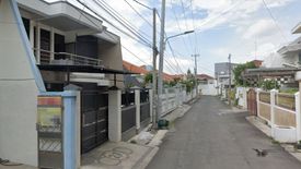 Rumah dijual dengan 4 kamar tidur di Balas Klumprik, Jawa Timur