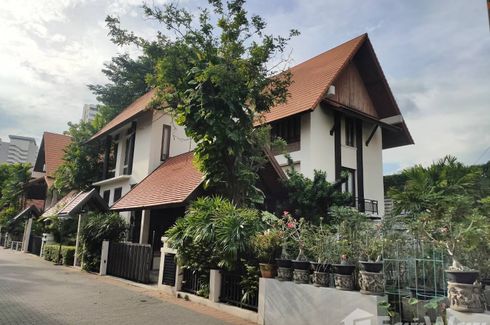 4 Bedroom Villa for rent in Baan Ruen Mani, Chom Phon, Bangkok near MRT Chankasem