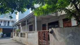 Rumah dijual dengan 10 kamar tidur di Tanjung Duren Selatan, Jakarta