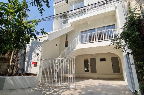 4 Bedroom Townhouse for rent in Khlong Tan Nuea, Bangkok near Airport Rail Link Ramkhamhaeng