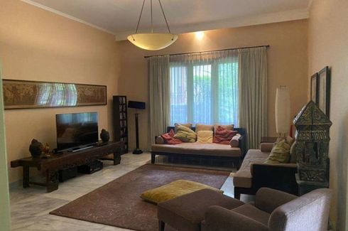 Rumah dijual dengan 5 kamar tidur di Cipete Utara, Jakarta