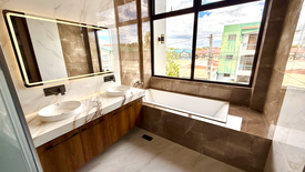 5 Bedroom House for sale in Talon Dos, Metro Manila