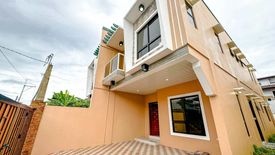 5 Bedroom Townhouse for sale in Talon Dos, Metro Manila