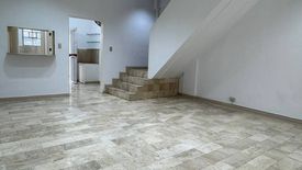 3 Bedroom Townhouse for rent in Guadalupe Viejo, Metro Manila near MRT-3 Guadalupe