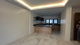 4 Bedroom House for sale in Kapitolyo, Metro Manila