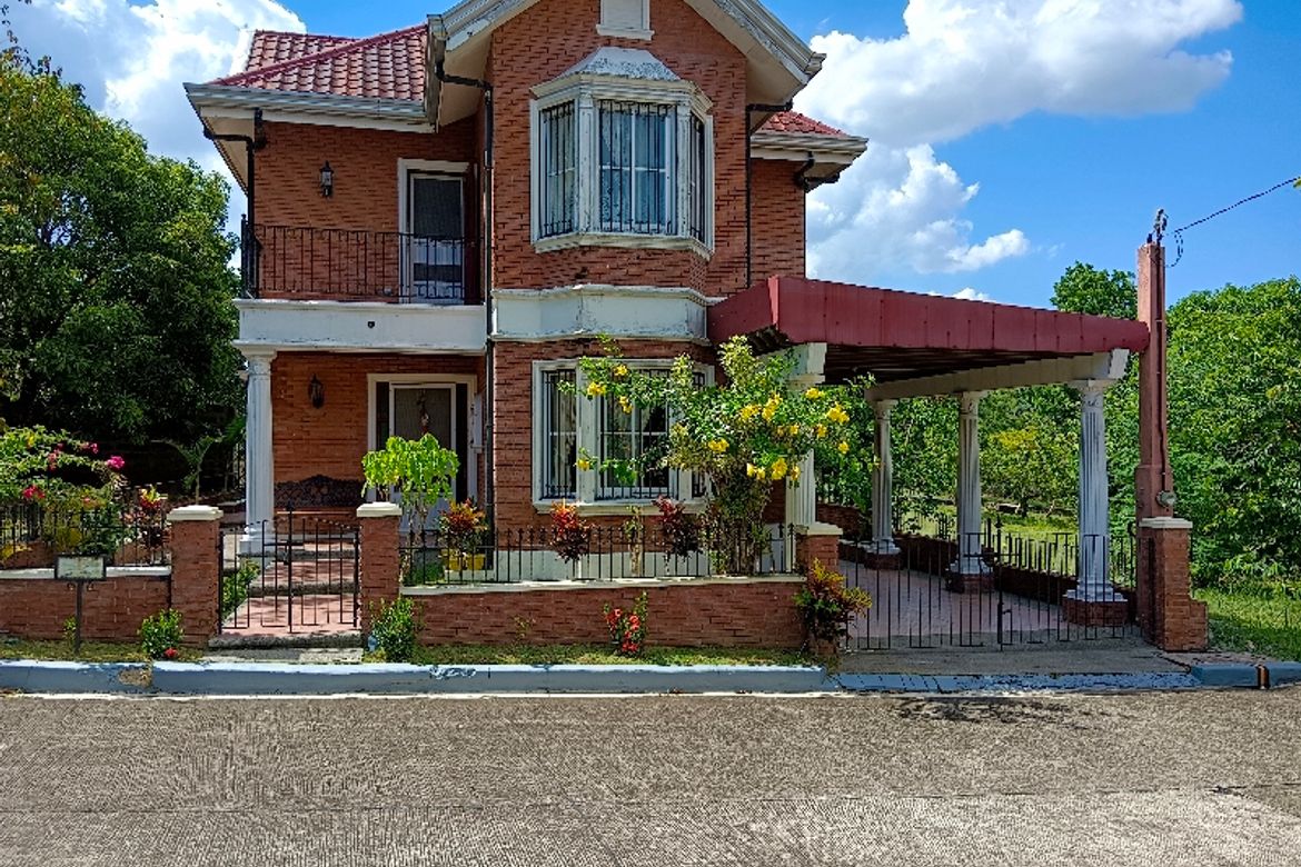 5BR, 5Toilet Single House with Attic Indang, Cavite