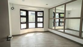 4 Bedroom Villa for rent in San Lorenzo, Metro Manila near MRT-3 Ayala