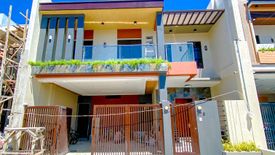 5 Bedroom House for sale in Talon Dos, Metro Manila