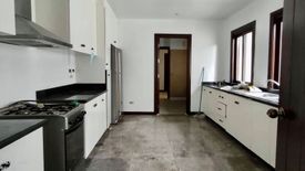 3 Bedroom House for rent in San Lorenzo, Metro Manila near MRT-3 Ayala