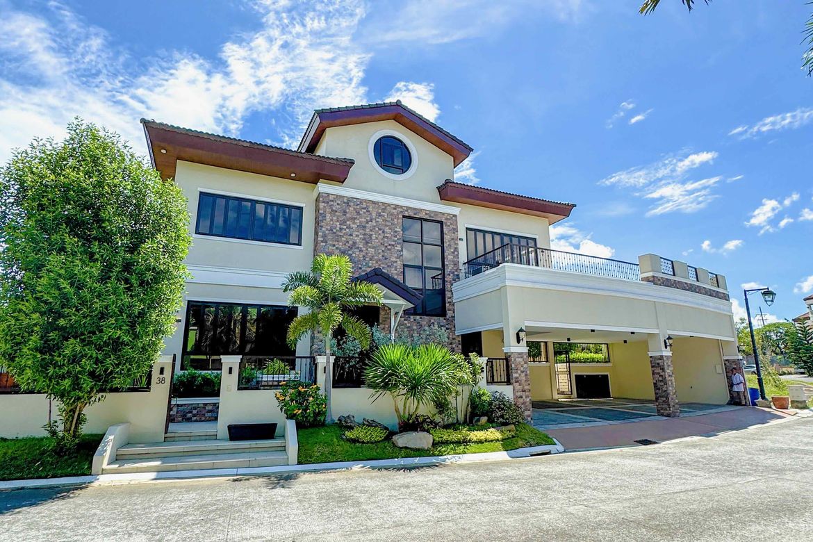 FOR SALE: WELL MAINTAINED MODERN DESIGN HOUSE AND LOT FOR SAL EIN PORTOFINO SOUT