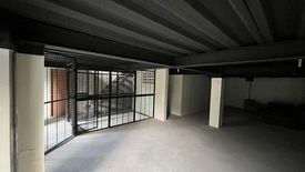 Warehouse / Factory for rent in Urdaneta, Metro Manila near MRT-3 Buendia