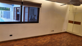 3 Bedroom House for rent in San Lorenzo, Metro Manila near MRT-3 Ayala