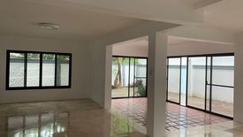 4 Bedroom House for rent in BF Homes, Metro Manila