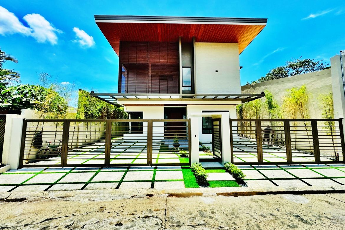 Gorgeous House and Lot with Pool for Sale in BF Homes, Parañaque City