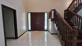 4 Bedroom House for rent in Urdaneta Village, Bangkal, Metro Manila near MRT-3 Magallanes