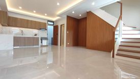 4 Bedroom House for sale in Almanza Uno, Metro Manila