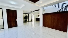 4 Bedroom House for sale in Almanza Dos, Metro Manila