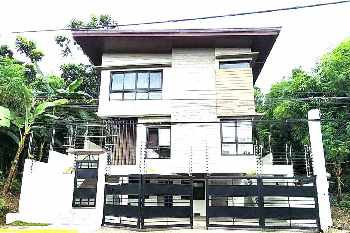3 Car Garage House and Lot for sale in Filinvest Subdivision Batasan Hills near Commonwealth Quezon City