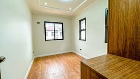 5 Bedroom Townhouse for sale in Talon Dos, Metro Manila