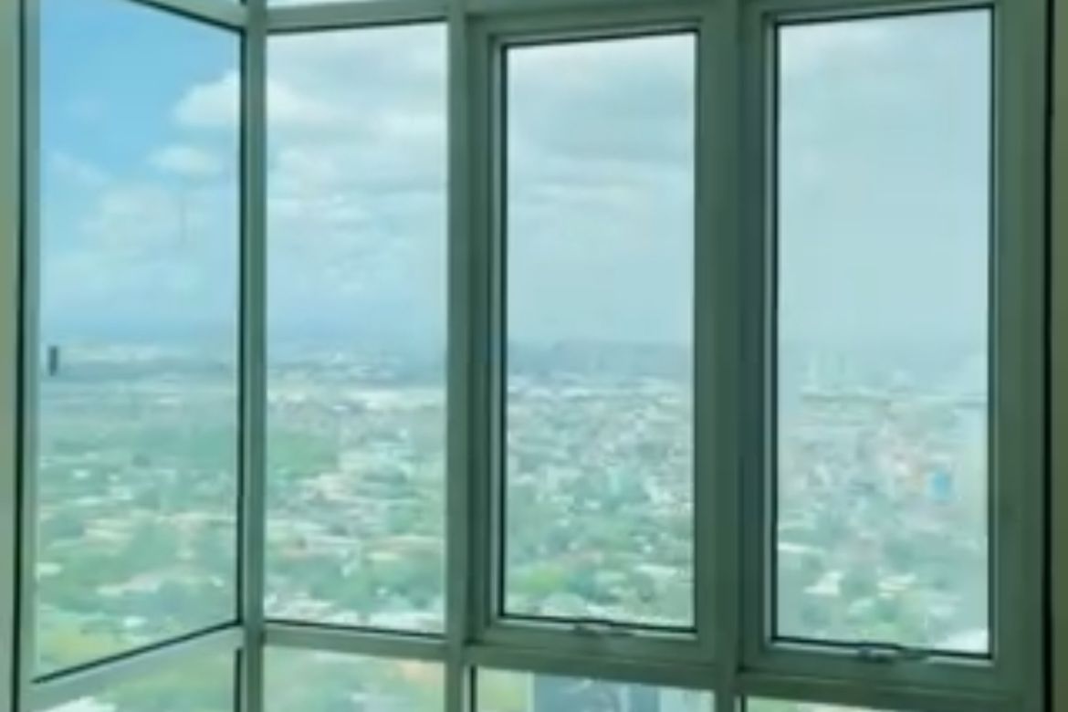 Modern Condo in Makati Ready for occupancy 1-Bedroom for sale rent to own condo 25K/Mo near Airport BGC San Lorenzo Place connected to MRT3 Magallanes