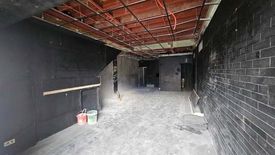 Shophouse for rent in South Triangle, Metro Manila near MRT-3 Quezon Avenue