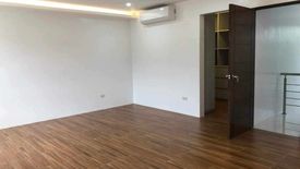 4 Bedroom House for sale in Moonwalk, Metro Manila