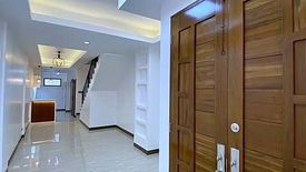 4 Bedroom Townhouse for rent in Urdaneta, Metro Manila near MRT-3 Buendia