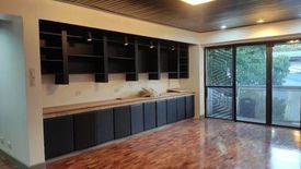 5 Bedroom House for rent in Urdaneta Village, Bangkal, Metro Manila near MRT-3 Magallanes