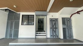 Shophouse for rent in Pasadeña, Metro Manila near LRT-2 Gilmore