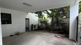2 Bedroom House for rent in San Lorenzo, Metro Manila near MRT-3 Ayala