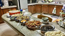 5 Bedroom Townhouse for sale in Moonwalk, Metro Manila