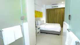 Shophouse for sale in Project 6, Metro Manila near MRT-3 North Avenue