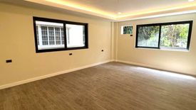 5 Bedroom Townhouse for sale in LOYOLA GRAND VILLAS, Ramon Magsaysay, Metro Manila near LRT-1 Roosevelt