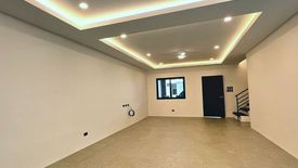 5 Bedroom Townhouse for sale in LOYOLA GRAND VILLAS, Ramon Magsaysay, Metro Manila near LRT-1 Roosevelt