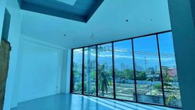 Shophouse for sale in Urdaneta, Metro Manila near MRT-3 Buendia