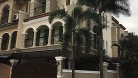 5 Bedroom Townhouse for rent in West Triangle, Metro Manila near MRT-3 Quezon Avenue