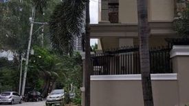5 Bedroom Townhouse for rent in West Triangle, Metro Manila near MRT-3 Quezon Avenue