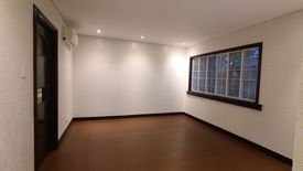 3 Bedroom House for rent in San Lorenzo, Metro Manila near MRT-3 Ayala