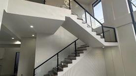 5 Bedroom House for sale in Moonwalk, Metro Manila