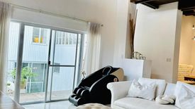 5 Bedroom House for sale in San Lorenzo, Metro Manila near MRT-3 Ayala