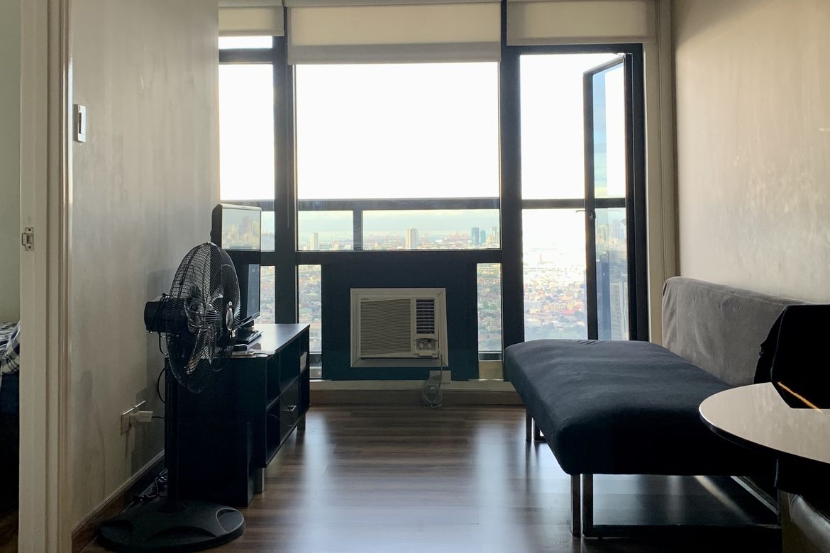 The Gramercy Residences Makati Condo One Bedroom Unit with Balcony Rush Sale!