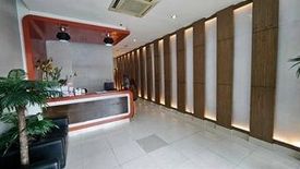 Condo for rent in South Insula, Sacred Heart, Metro Manila near MRT-3 Kamuning