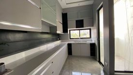 4 Bedroom Townhouse for sale in Santa Cruz, Metro Manila near LRT-1 Tayuman